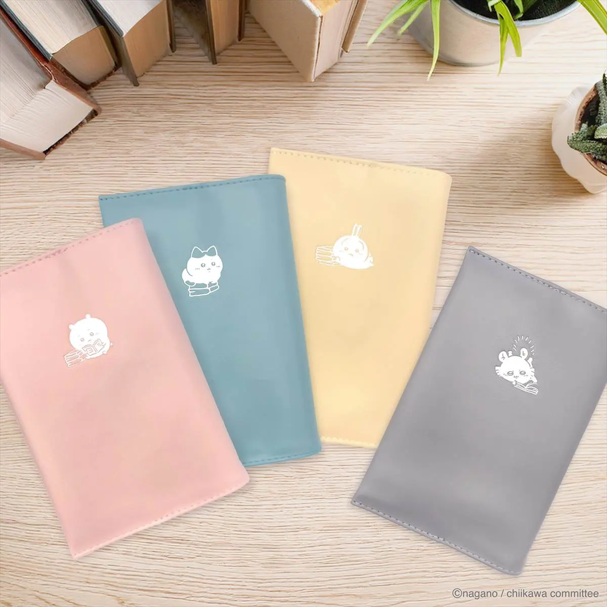 ちいかわのおしゃれなレザー風ブックカバーが新登場！読書タイム